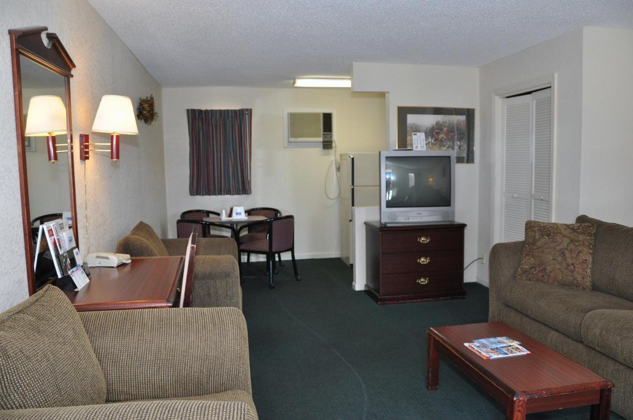Merrimac Inn & Suites ウィリアムズバーグ エクステリア 写真